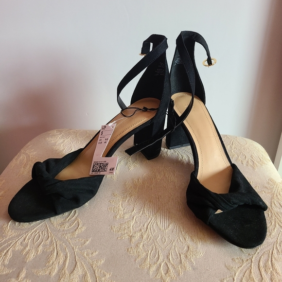 H&M Black Heels - Picture 4 of 12
